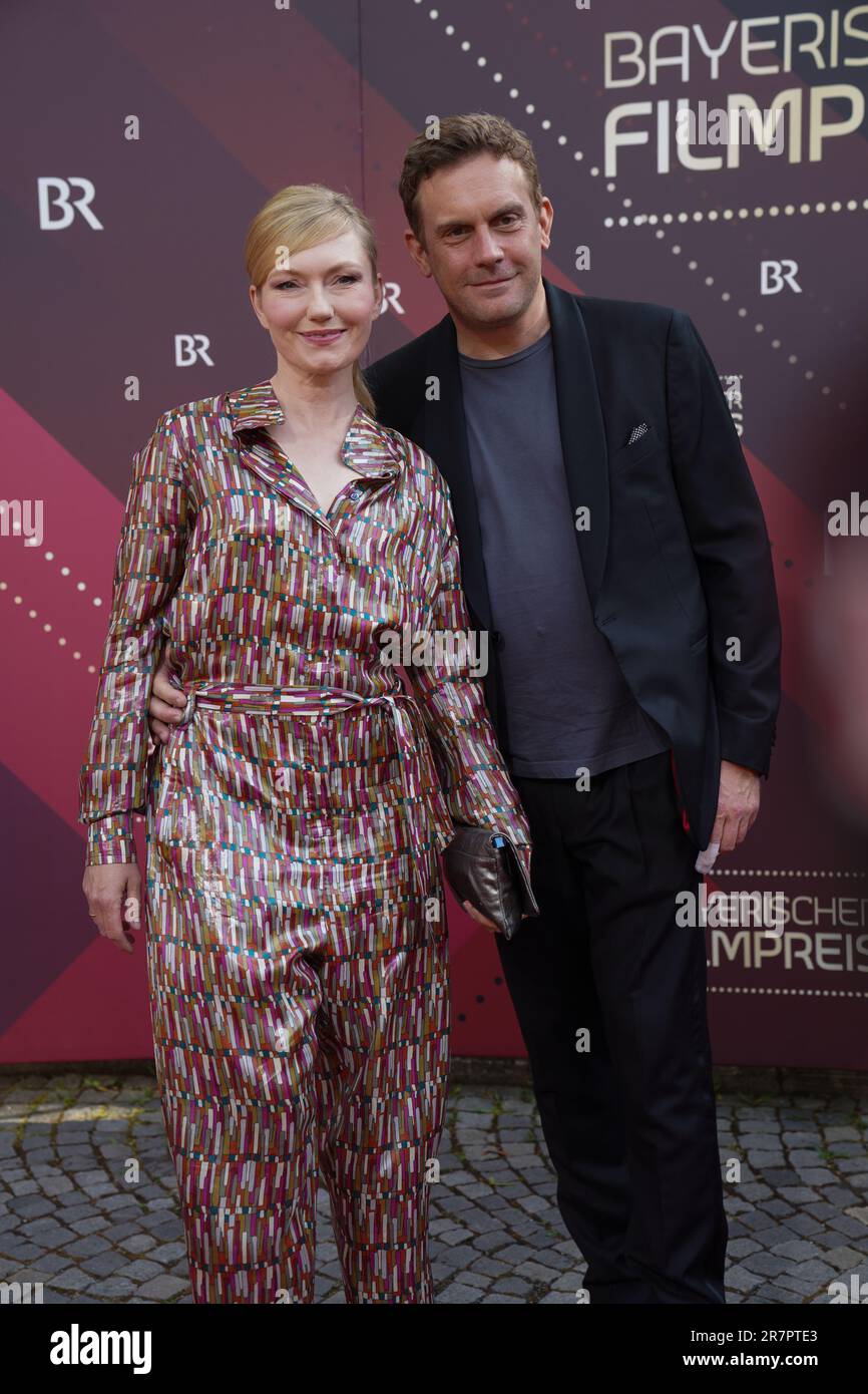 Sebastian Bezzel und seine Frau Johanna Christine Gehlennehmen am 16. Juni 2023 in München am Bayerischen Filmpreis 2023 (Bayerischer Filmpreis) in Prinzregententheater Teil. Stockfoto