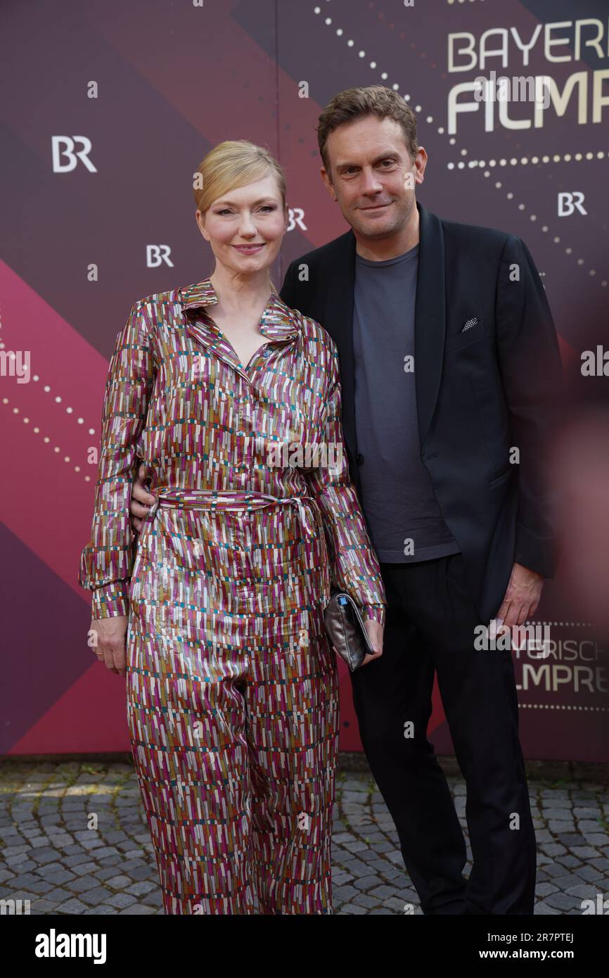 Sebastian Bezzel und seine Frau Johanna Christine Gehlennehmen am 16. Juni 2023 in München am Bayerischen Filmpreis 2023 (Bayerischer Filmpreis) in Prinzregententheater Teil. Stockfoto