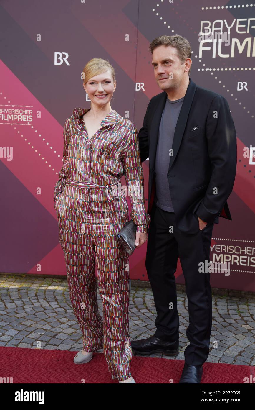 Sebastian Bezzel und seine Frau Johanna Christine Gehlennehmen am 16. Juni 2023 in München am Bayerischen Filmpreis 2023 (Bayerischer Filmpreis) in Prinzregententheater Teil. Stockfoto
