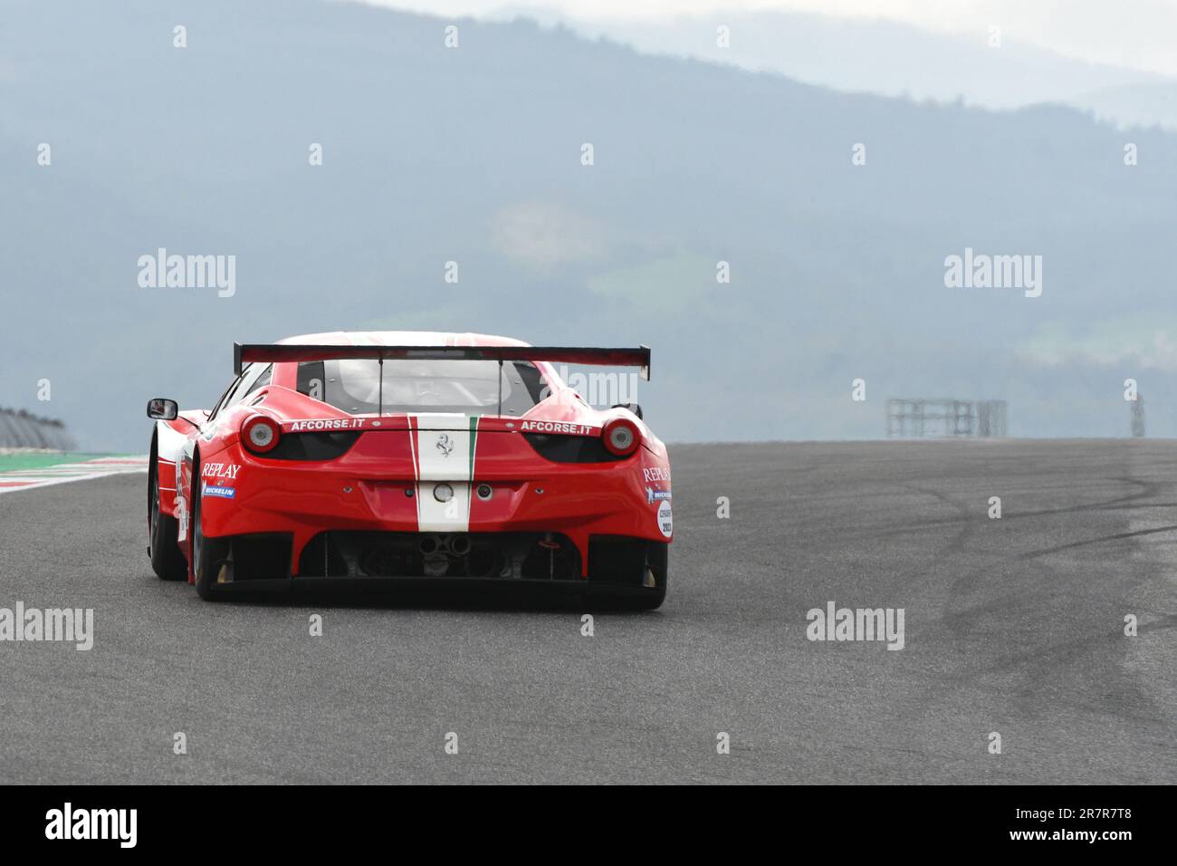 Scarperia, 2. April 2023: Ferrari 458 GTE Jahr 2011 in Aktion während Mugello Classic 2023 auf der Mugello Circuit in Italien. Stockfoto