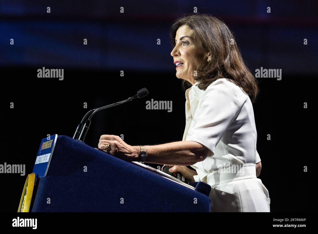 Gouverneur Kathy Hochul hält am 15. Juni 2023 Eröffnungsrede auf dem