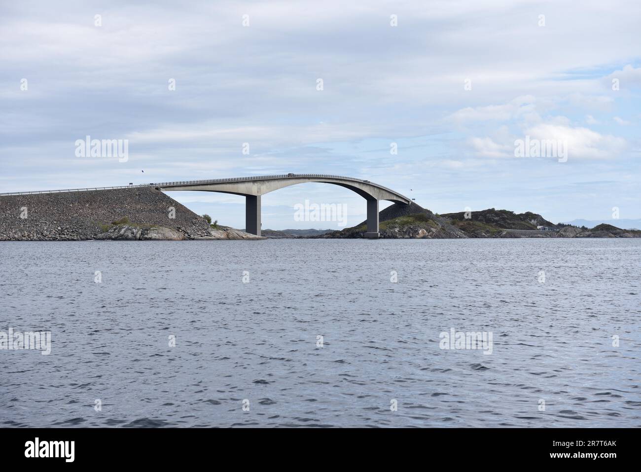 Die Storseisund-Brücke der Atlantikstraße in Norwegen Stockfoto