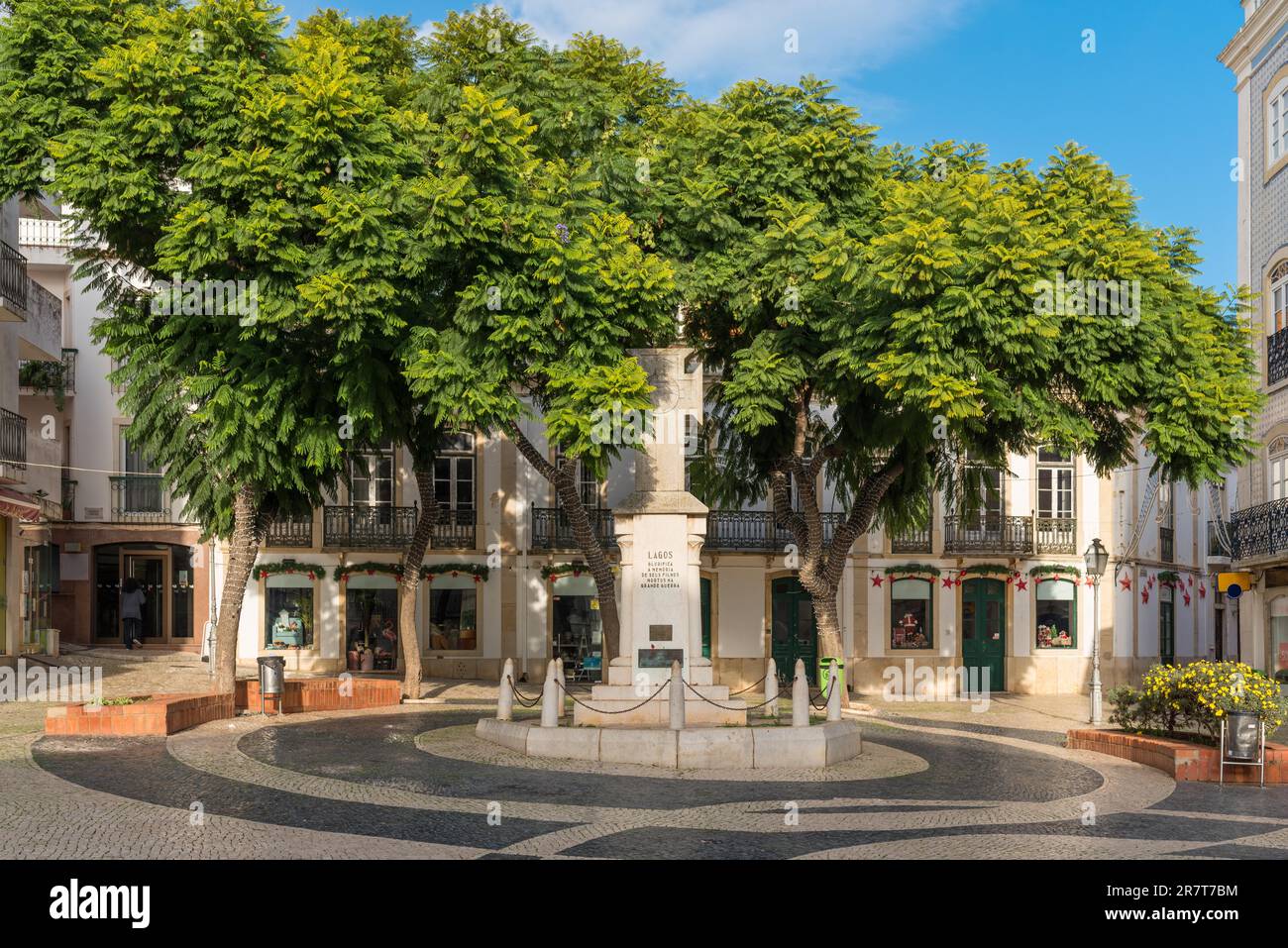 Denkmal für gefallene Soldaten während des Ersten Weltkriegs am Luis de Camoes Square in Lagos. Das plaza ist nach einem portugiesischen Dichter und Schriftsteller benannt Stockfoto