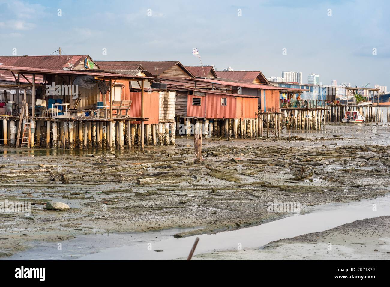 Der Chew Jetty ist eine Pfahlhaussiedlung des chinesischen Viertels, auch bekannt als Clan Jetties. Das Hotel befindet sich an der Penang Straße in George Town Stockfoto