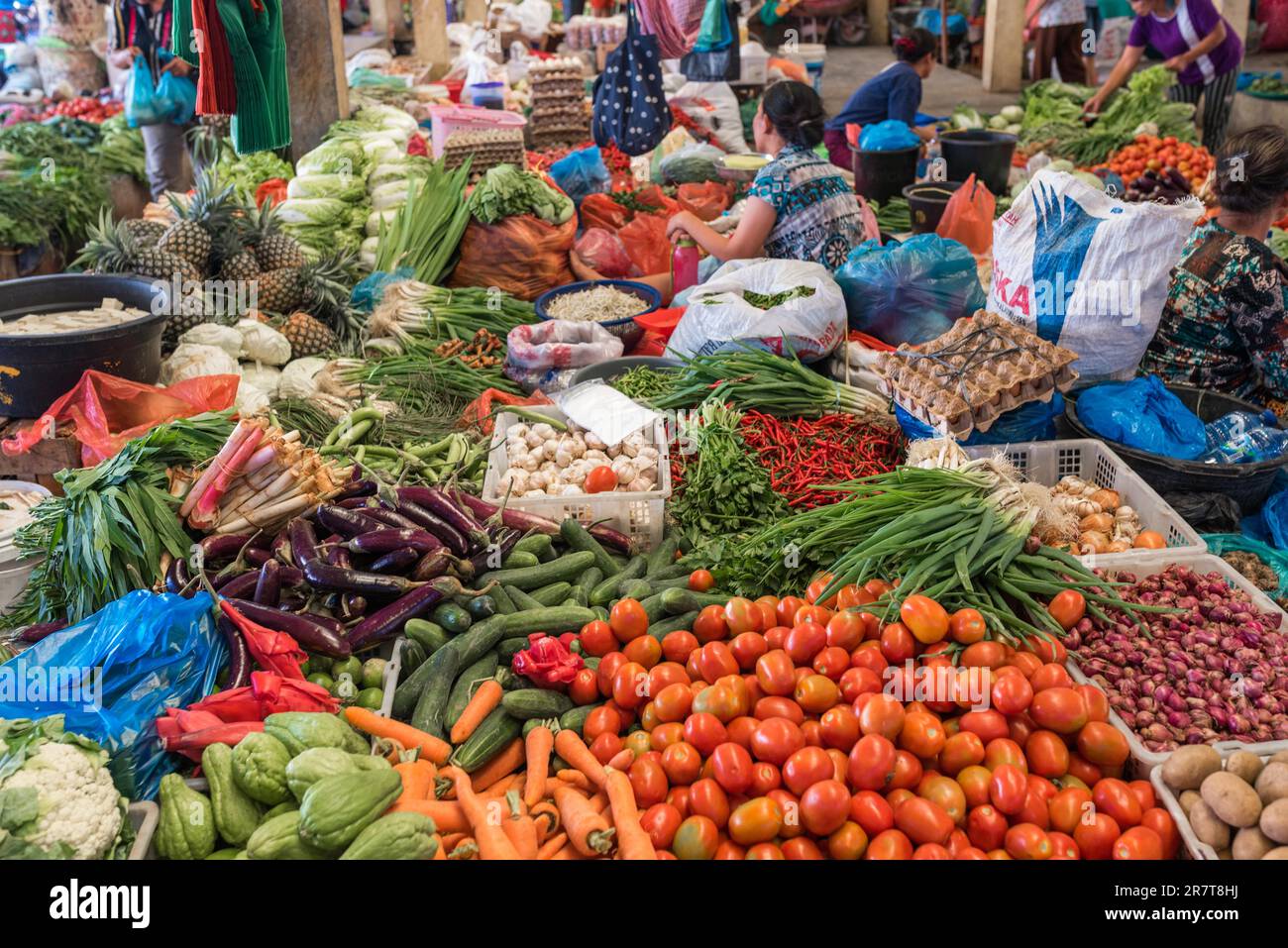 Wöchentlicher Bauernmarkt in der Hauptstadt des Toba Batak auf der Insel Samosir Panguran im Toba-See im nördlichen Teil von Sumatra Stockfoto