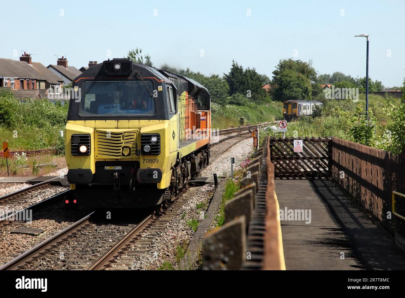 Colas Rail Klasse 70 Diesel loco 70809 passiert Scunthorpe Station als 0D70 1220 Barnetby nach Doncaster Service am 16./6./2023. Stockfoto