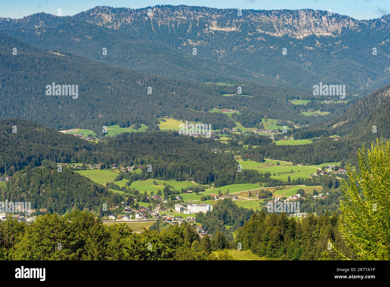 Berchtesgaden-Alpen mit den Latten-Bergen und Blick auf das Tal von Bischofswiesen, die nördlichen Kalksteinalpen, benannt nach der Marktstadt von Stockfoto
