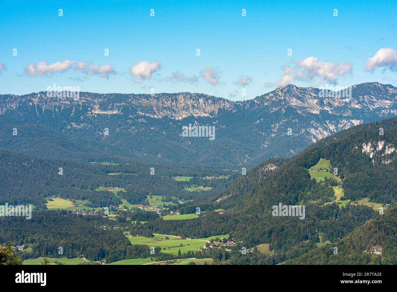 Berchtesgaden-Alpen mit den Latten-Bergen und Blick auf das Tal von Bischofswiesen, die nördlichen Kalksteinalpen, benannt nach der Marktstadt von Stockfoto