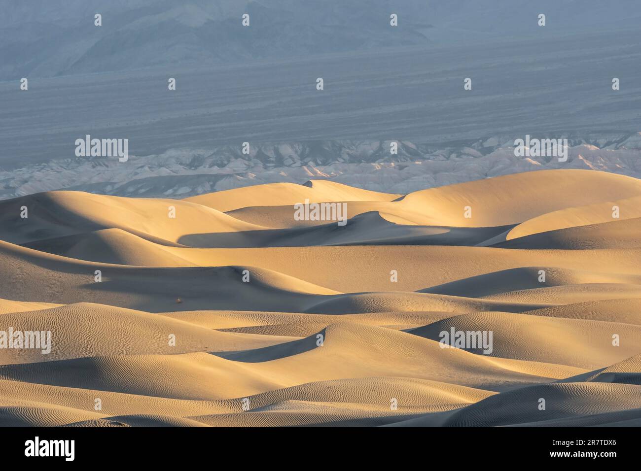 Mesquite Flat Sand Dunes bei Sonnenaufgang, Death Valley National Park, Kalifornien, USA Stockfoto