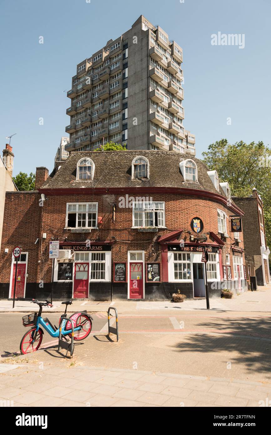 The King's Arms Public House (früher The Little Apple), Kennington Lane, Lambeth, London, SE11, England, Großbritannien Stockfoto