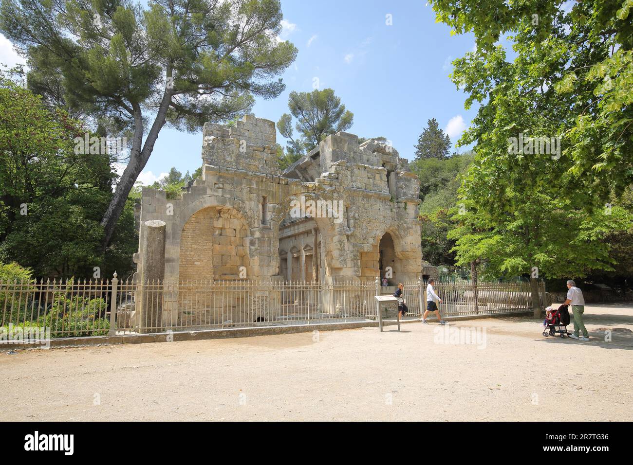 Antiker römischer Tempel de Diana, Tempel der Diana, Jardins de la Fontaine, Römer, antiker Tempel, Garten, Nimes, Gard, Provence, Frankreich Stockfoto