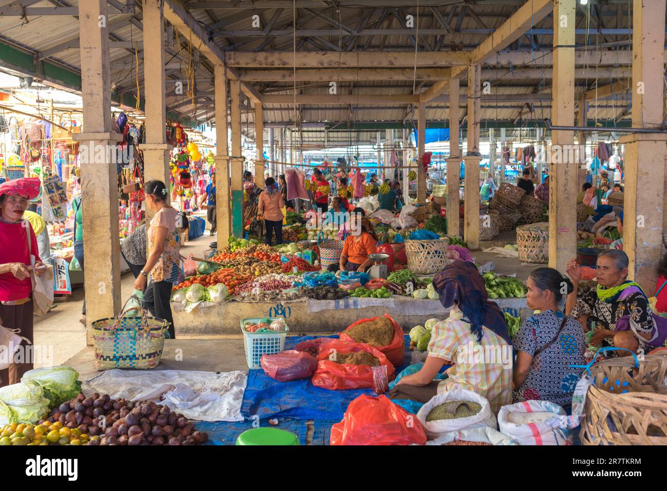 Wöchentlicher Bauernmarkt in der Hauptstadt des Toba Batak auf der Insel Samosir Panguran im Toba-See im nördlichen Teil von Sumatra Stockfoto