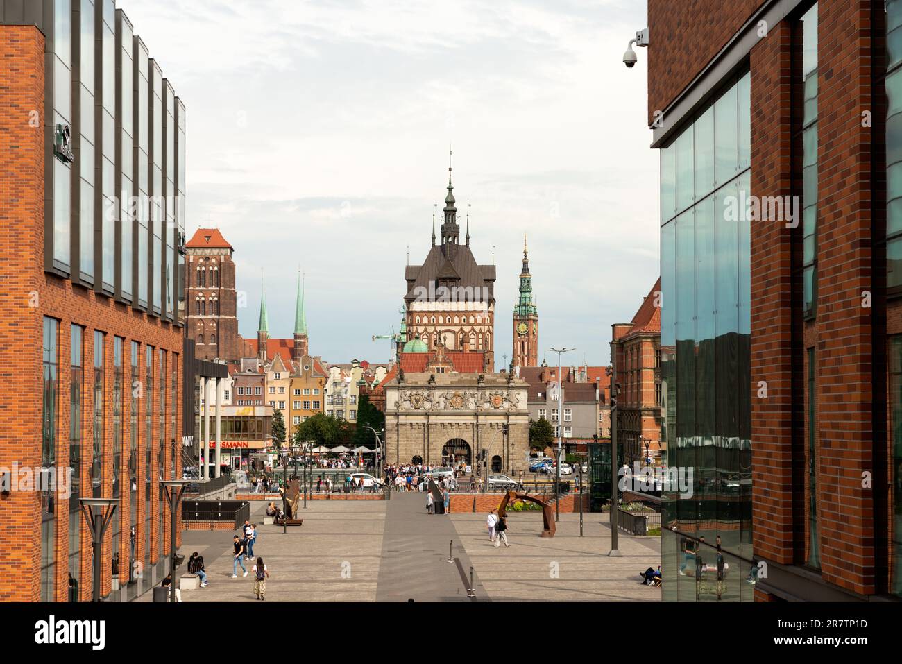 Danzig Polen Blick auf das hohe Tor oder Brama Wyzynna und die Main City vom Forum Shopping Centre, Pommern, Europa, EU Stockfoto