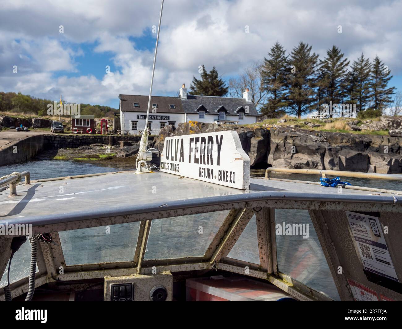 Lokaler Schiffstransport von der Insel Mull zur Insel Ulva, nur Personenbeförderung, Schottland, Vereinigtes Königreich Stockfoto