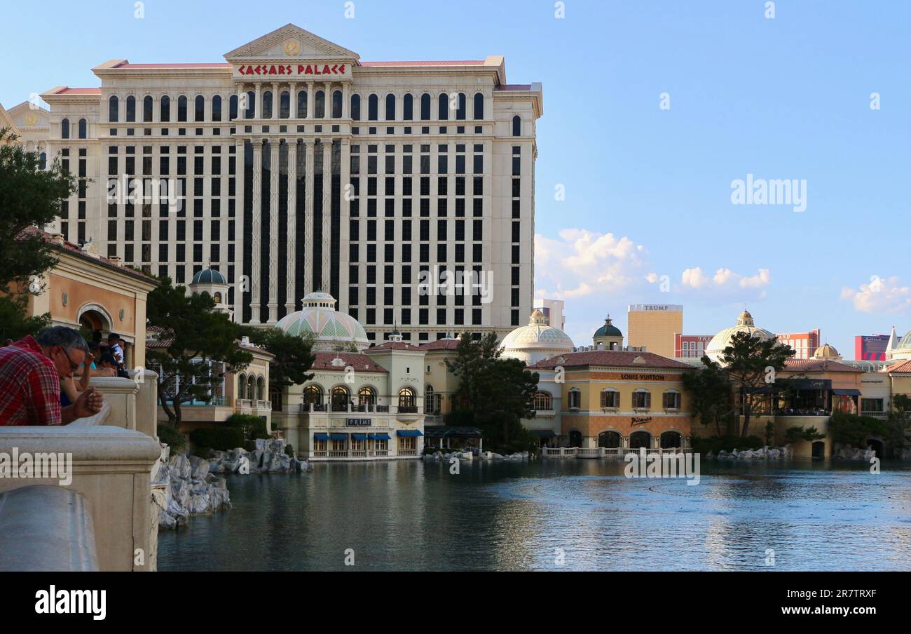 Caesars Palace Hotel und Kasino gegenüber dem Bellagio See Las Vegas Strip Las Vegas Nevada USA Stockfoto