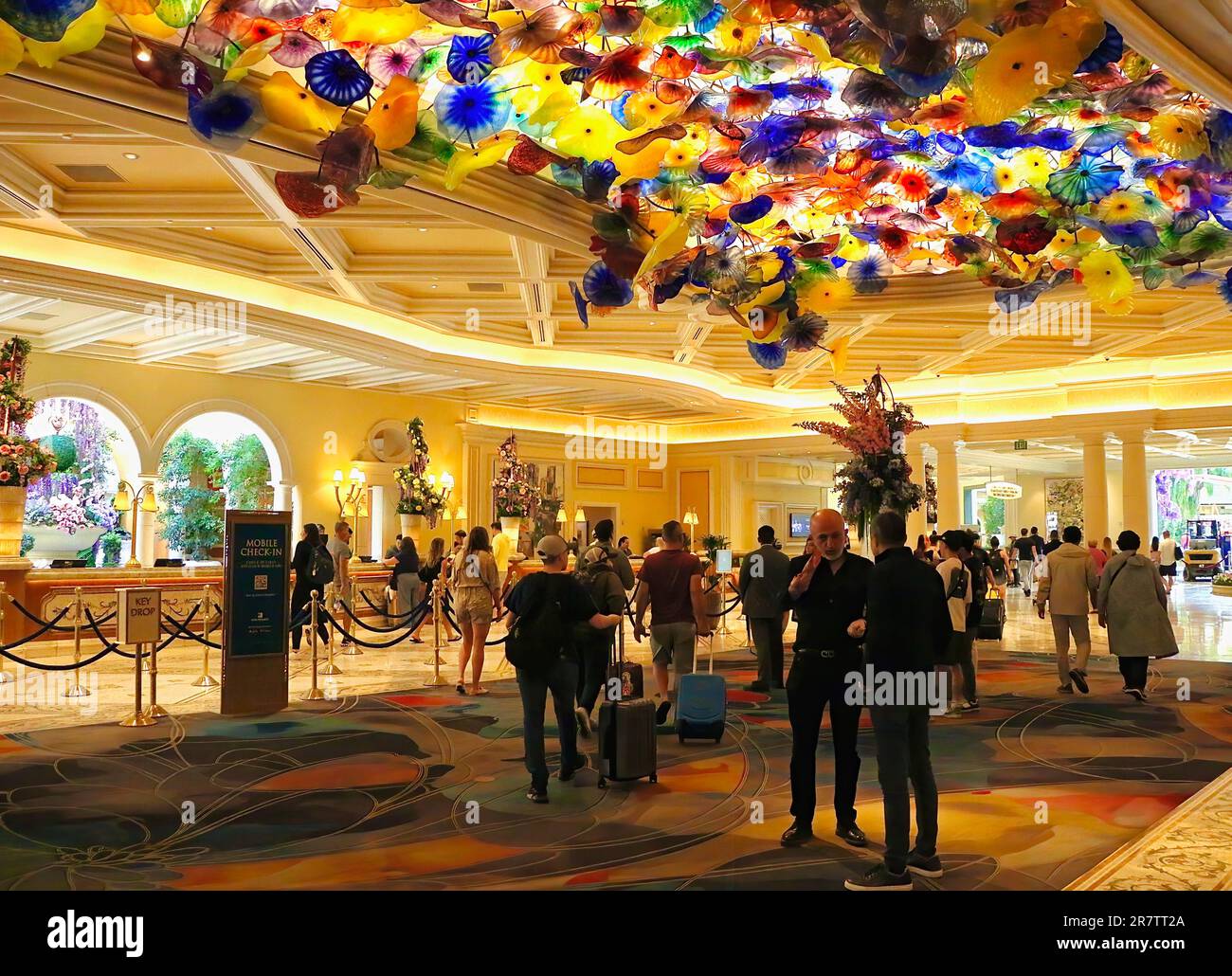 Bellagio Resort Hotel und Casino Eingangshalle mit einer Decke dekoriert mit einer bunten Skulptur Fiori di Como von Dale Chihuly Las Vegas Nevada USA Stockfoto
