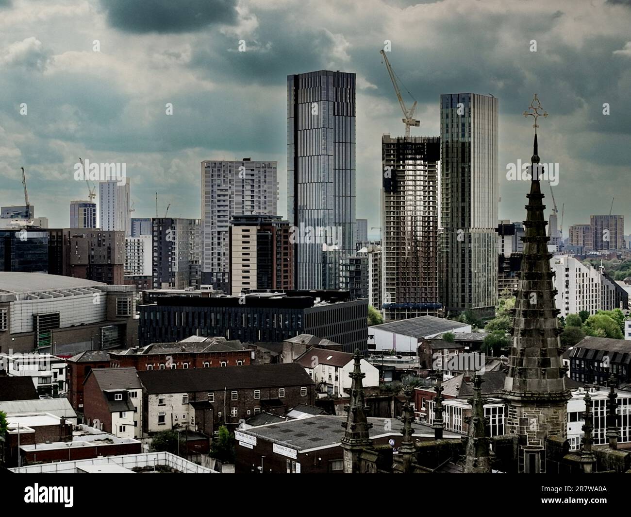 St. Tschads katholische Oratskirche und Manchester Skyline Stockfoto