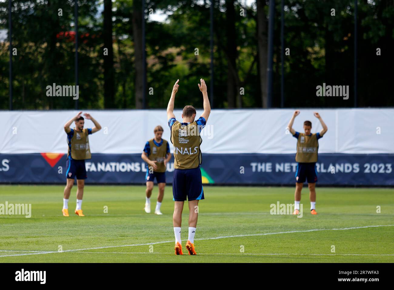 Rotterdam, Niederlande. 17. Juni 2023. Die Spieler der kroatischen Nationalmannschaft wärmen sich während eines Trainings vor dem Finale der UEFA Nations League 2022/23 in Varkenoord auf. Kredit: SOPA Images Limited/Alamy Live News Stockfoto