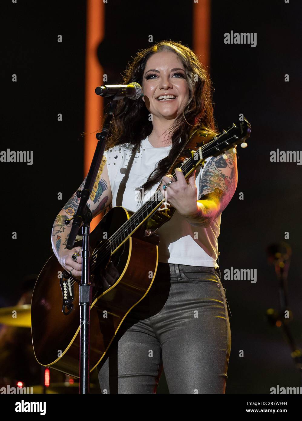 Ashley McBride tritt am 4. Tag des CMA Fest im Nissan Stadium am