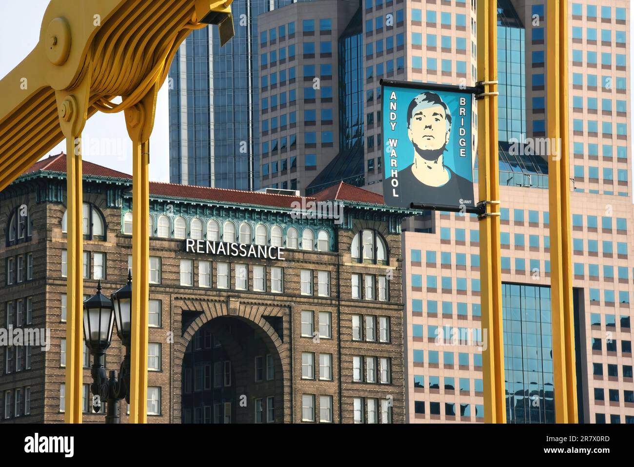 Pittsburgh, Pennsylvania, USA - 21. Mai 2023: Portrait des berühmten Pittsburgh-Grafikers Andy Warhol auf der Seventh Street Bridge, die in Andy umbenannt wurde Stockfoto