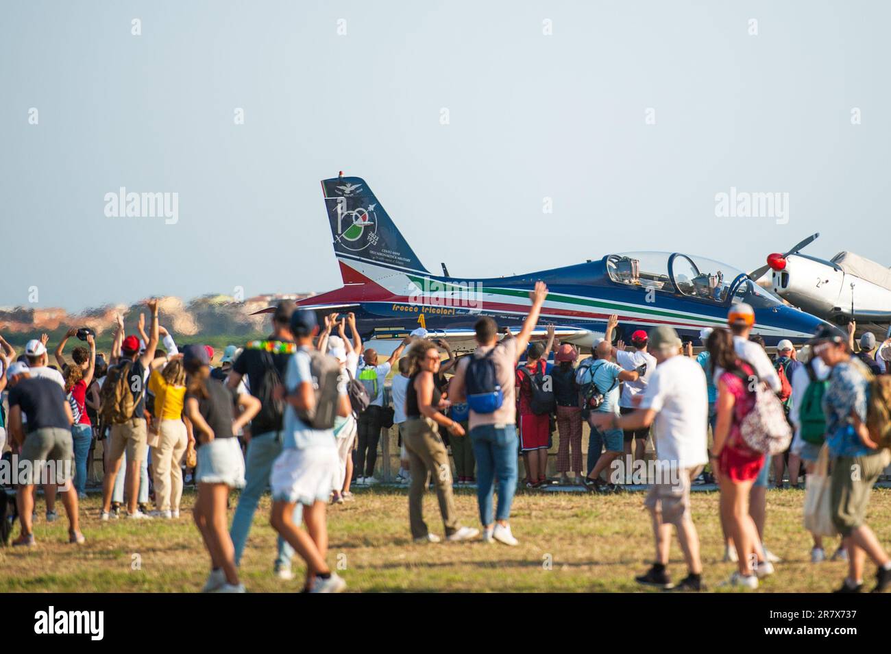 Rom, . 17. Juni 2023. 17/06/2023 die Air Force wird hundert Jahre alt und feiert ihr hundertjähriges Jubiläum auf dem Militärflughafen „Mario de Bernardi“ Pratica di Mare. PS: Das Foto kann unter Berücksichtigung des Kontextes, in dem es aufgenommen wurde, und ohne diffamierende Absicht des Anstands der repräsentierten Personen verwendet werden. Kredit: Unabhängige Fotoagentur/Alamy Live News Stockfoto