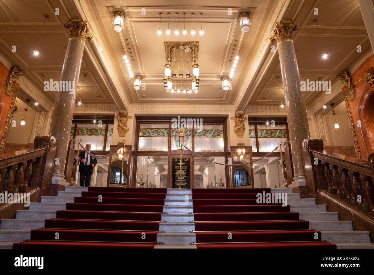 Prag, Böhmen – CZ – 2. Juni 2023 die Lobby und Treppe, die zum berühmten Konzertsaal Smetana Hall im Stadthaus führt, einem bürgerlichen Bubi Stockfoto