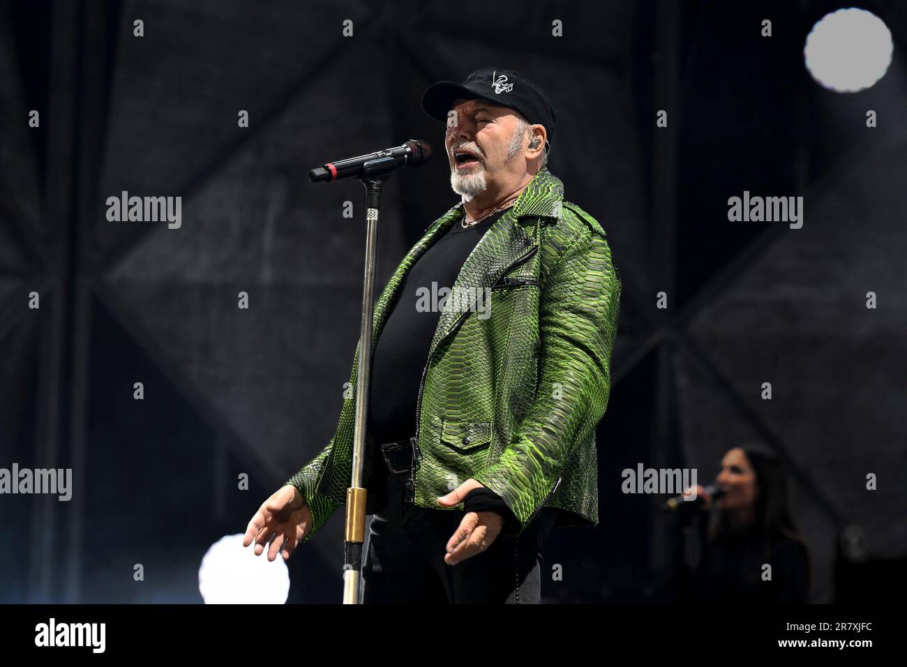 Rom, Italien. 07. Juni 2023. Vasco Rossi während der Vasco Live Tour 2023 im Stadio Olimpico am 17. Juni 2023 im Stadio Olimpico, Rom, Italien. (Foto: Domenico Cippitelli/NurPhoto) Kredit: NurPhoto SRL/Alamy Live News Stockfoto