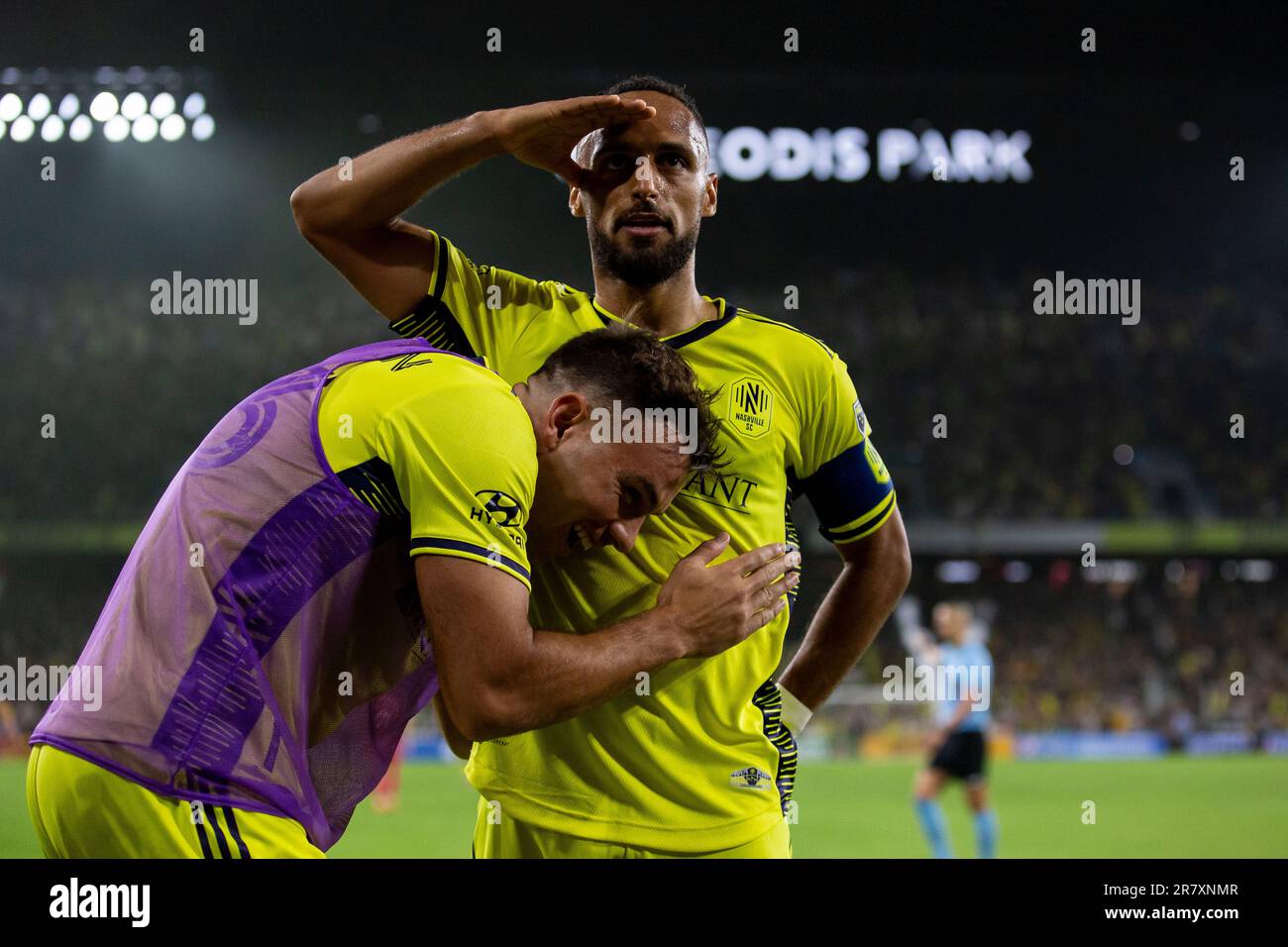 Nashville, Tennessee, USA. 17., Juni 2023. Hany Mukhtar salutiert die Menge, nachdem er einen Hattrick erzielt hat. Nashville SC besiegt St. Louis City SC 3-1 im GEODIS Park. Kredit: Kindell Buchanan/Alamy Live News. Stockfoto