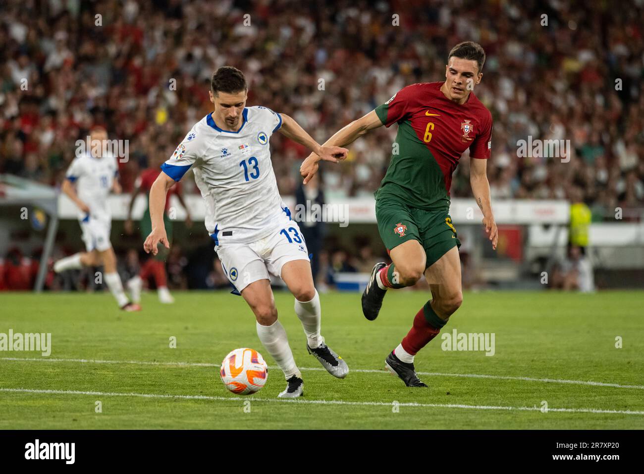 Lissabon, Portugal. 17. Juni 2023. Gojko Cimirot (L) aus Bosnien und Herzegowina und Joao 
