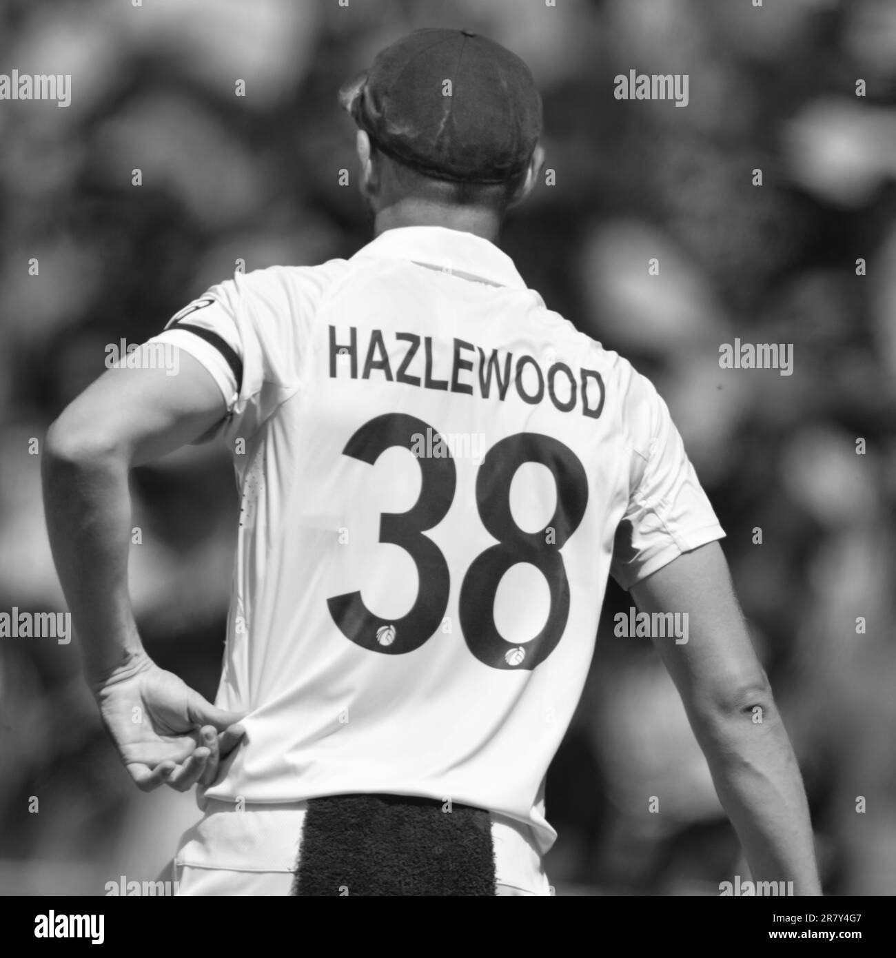 Edgbaston Cricket Stadium, Birmingham, Großbritannien. 16. Juni 2023 um 1100hrs Uhr. England Men gegen Australia Men in the Ashes Cricket Test Match Day 1. Josh Hazelwood (Australien) – Schwarzweißbild. Bild: Mark Dunn/Alamy, Stockfoto