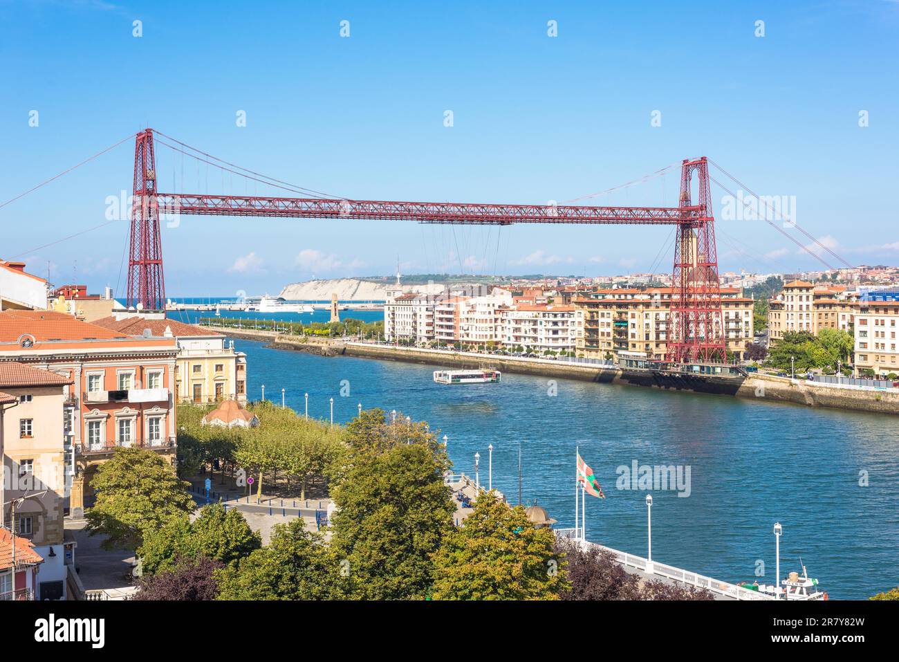 Die Vizcaya-Brücke ist eine Transportbrücke, die die Städte Portugalete und Las Arenas in der Nähe von Bilbao, dem Baskenland, Spanien, verbindet. Es ist der Stockfoto