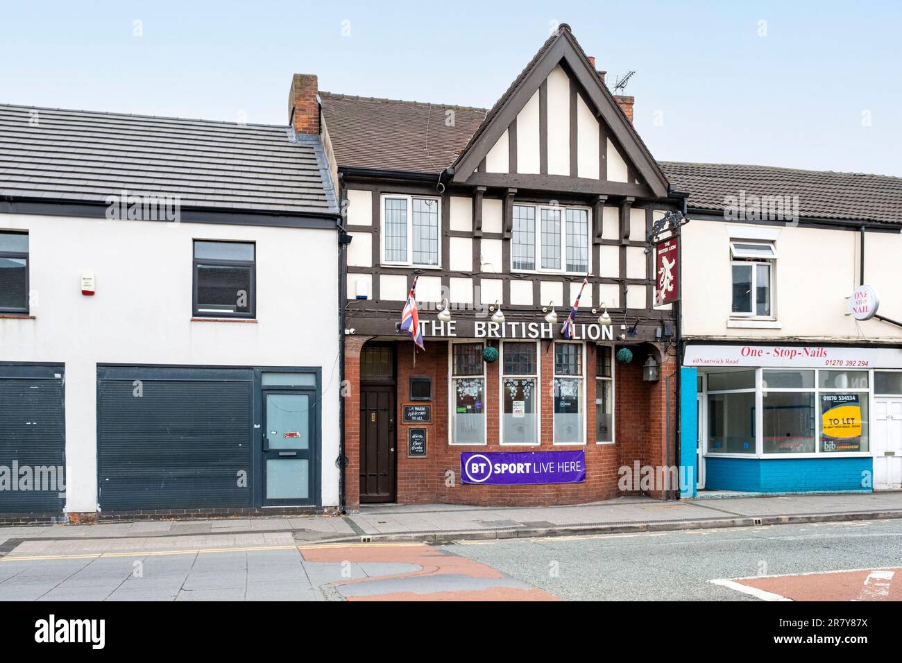 Der British Lion Pub an der Nantwich Road in Crewe Cheshire UK Stockfoto