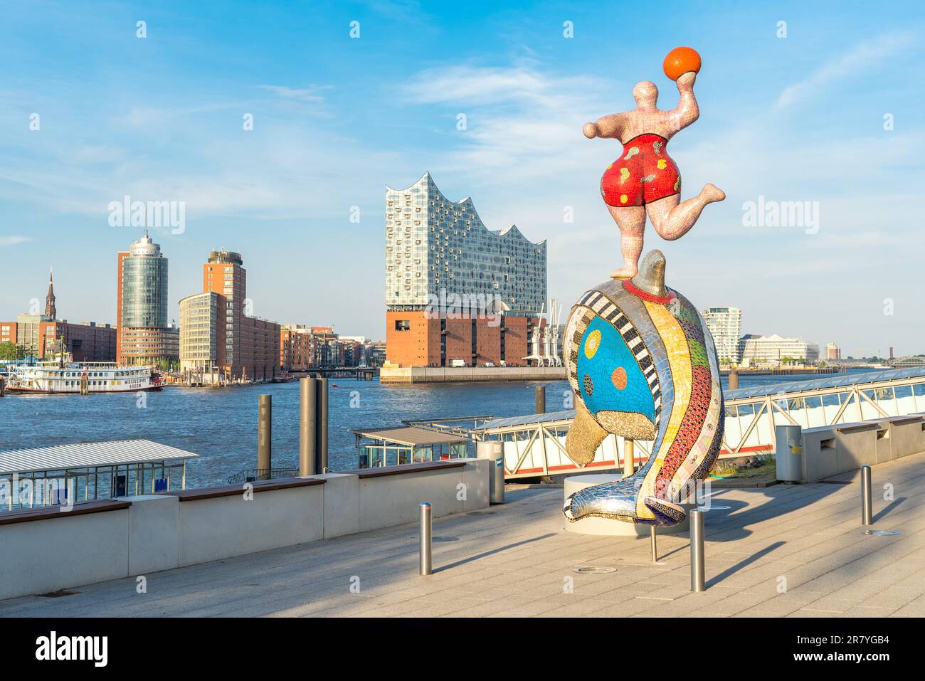 Elbphilharmonie als Hauptattraktion im Hamburger Hafen. Das neue kulturelle Symbol der Stadt Stockfoto