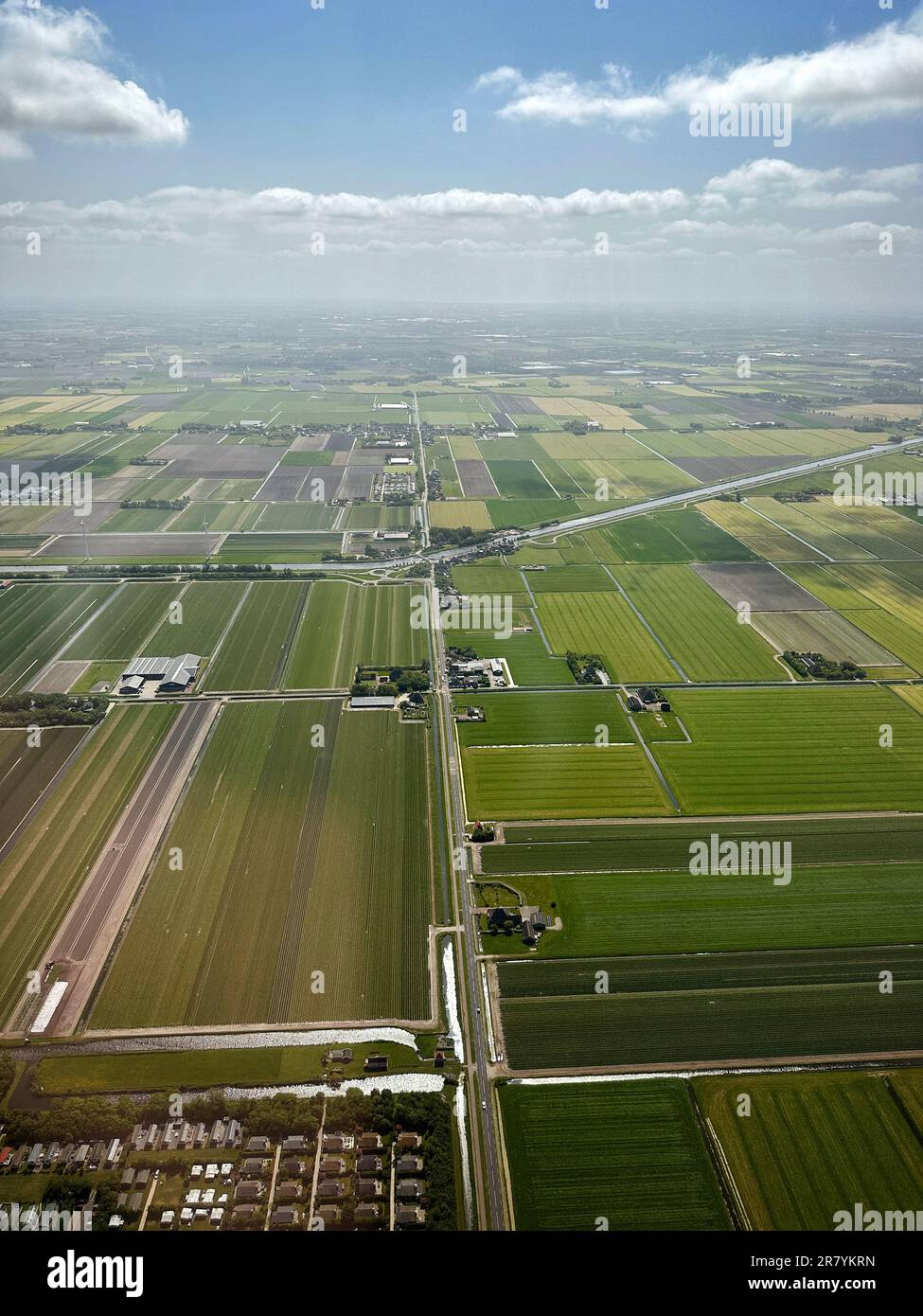 Bilder von einem Hubschrauberrundflug, der eine lange Küste der Nordniederländer zum Flughafen Den Helder reist. Stockfoto