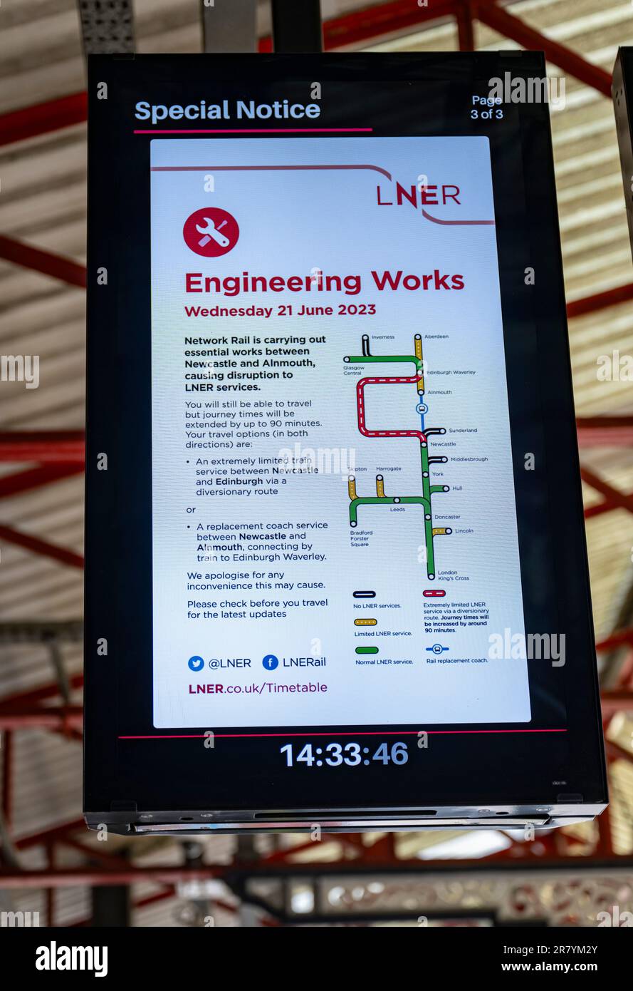 Train Station, Grantham, Lincolnshire, UK – Passagierinformationsbildschirm mit geplanten technischen Arbeiten Stockfoto