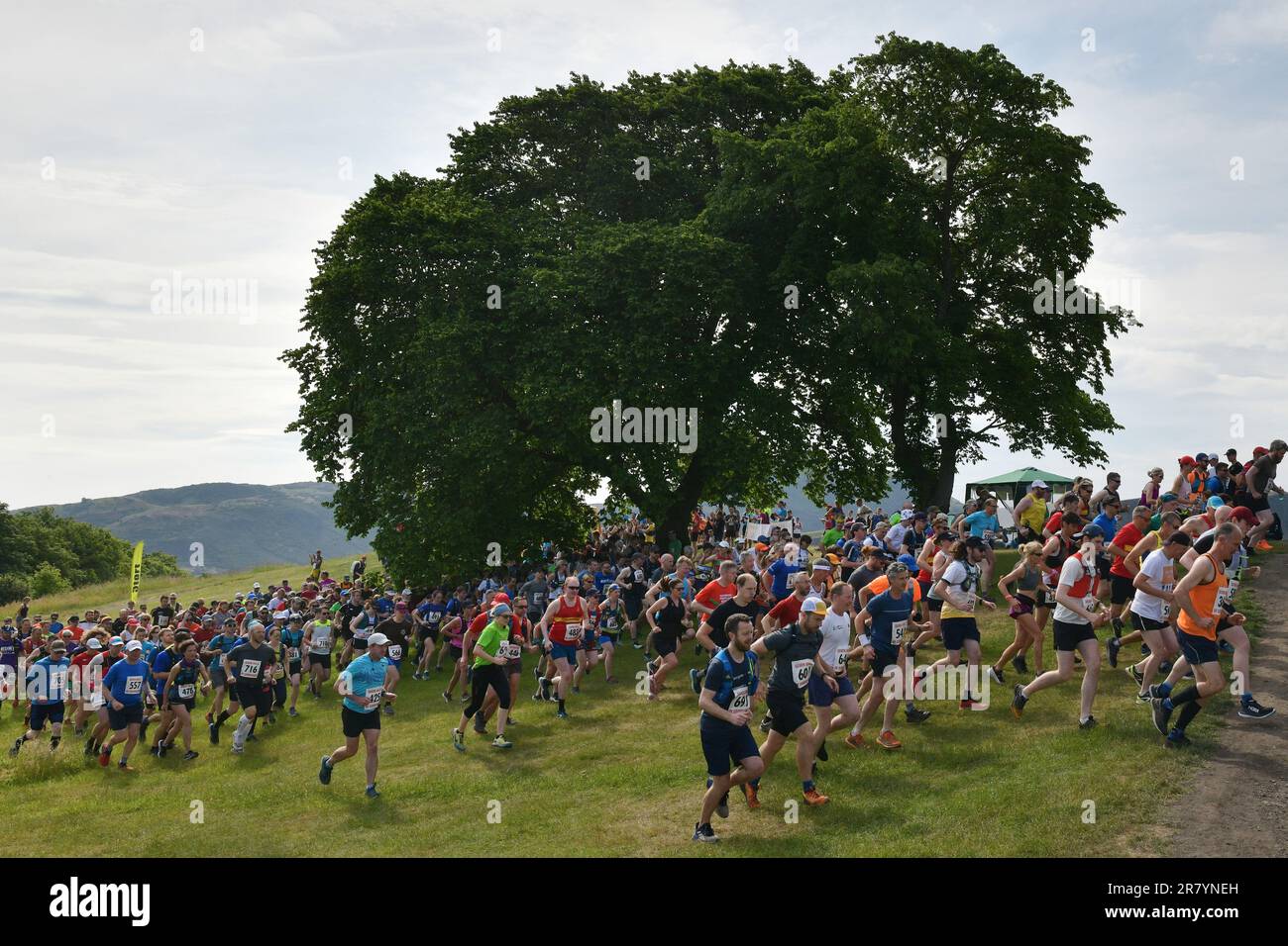 Edinburgh Scotland, Vereinigtes Königreich, 18. Juni 2023. Die Veranstaltung Seven Hills of Edinburgh beginnt auf Calton Hill und verbindet Straßen-, Langlauf- und Berglauf mit urbaner Orientierung, während Läufer sich auf den Weg über die sieben Hügel von Edinburgh machen. Live-Nachrichten von sst/alamy Stockfoto