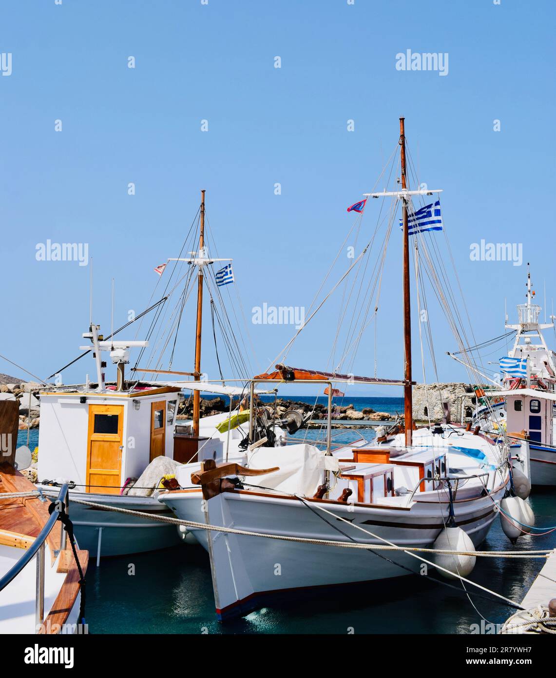 Fischerboote mit griechischer Flagge Stockfoto