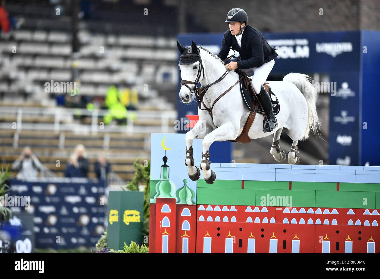 Stockholm, Schweden. 18. Juni 2023. Johnny Pals, Ntherlands mit dem Pferd Charley während des Grand Prix-Wettbewerbs bei der Longines Global Champions Tour in Stockholm, Schweden, am Sonntag, den 18. Juni 2023. Foto: Caisa Rasmussen/TT/Code 12150 ***SCHWEDEN AUS*** Kredit: TT News Agency/Alamy Live News Stockfoto