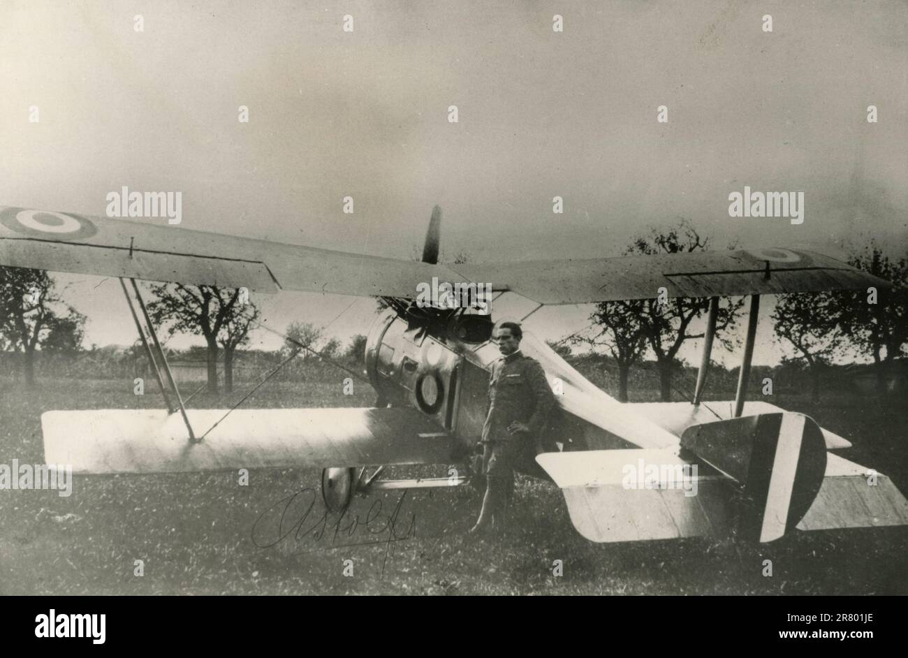 Italienischer Piloten Aldo Astolfi und französisches Flugzeug Nieuport 24 der 81. Squadriglia Aeronautica, Italien 1918 Stockfoto