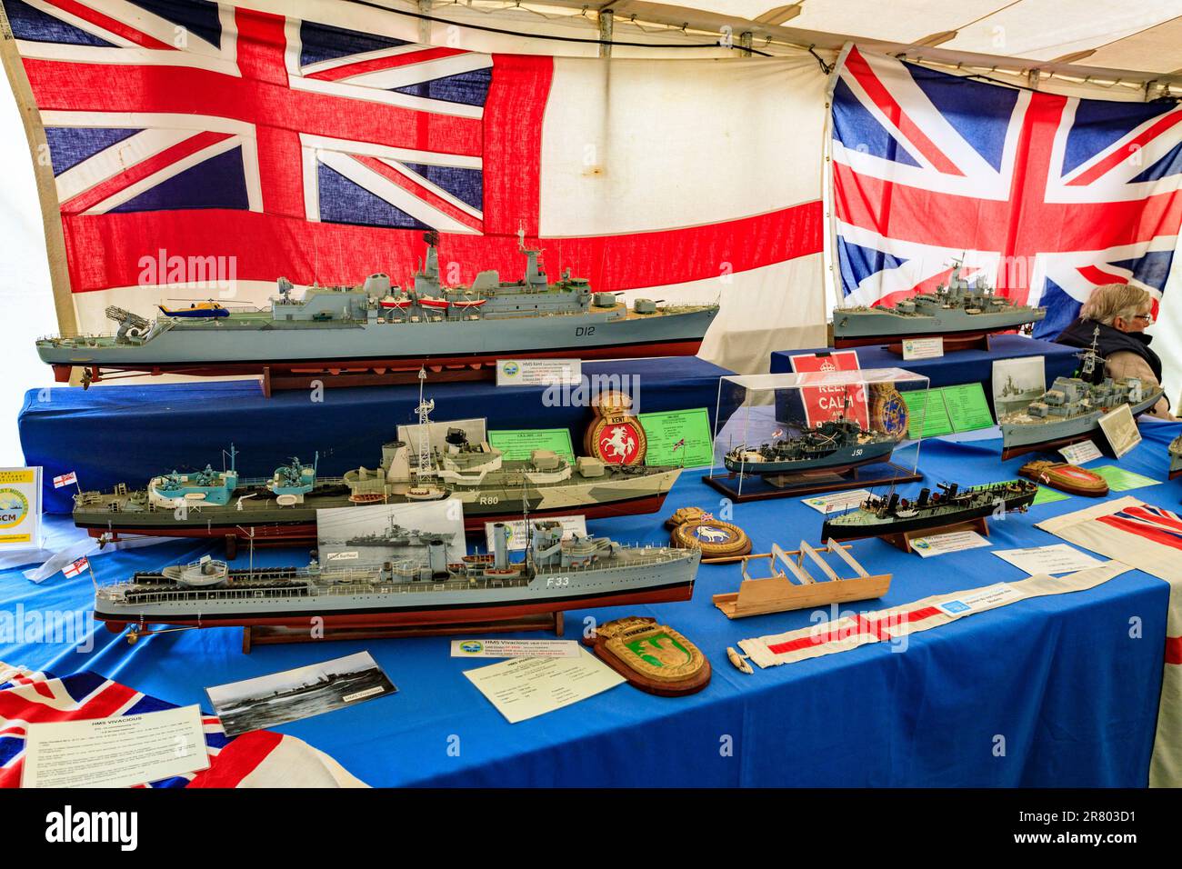 Eine beeindruckende Ausstellung britischer Marineschiffmodelle bei der Abbey Hill Steam Rally, Yeovil, Somerset, England, Großbritannien Stockfoto