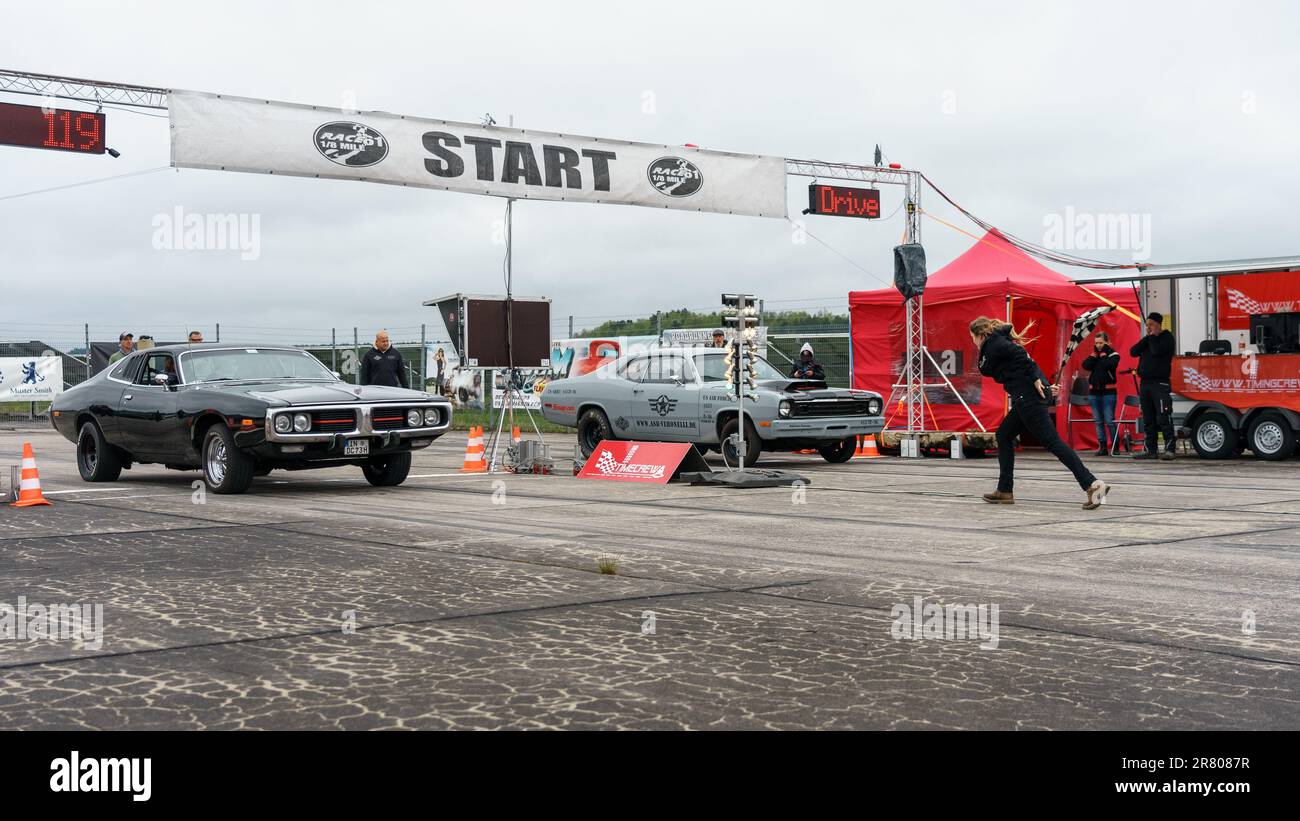 FINOWFURT, DEUTSCHLAND - 06. MAI 2023: Die Muscle Cars auf der Pitlane. Rennfestival 2023. Saisoneröffnung. Stockfoto