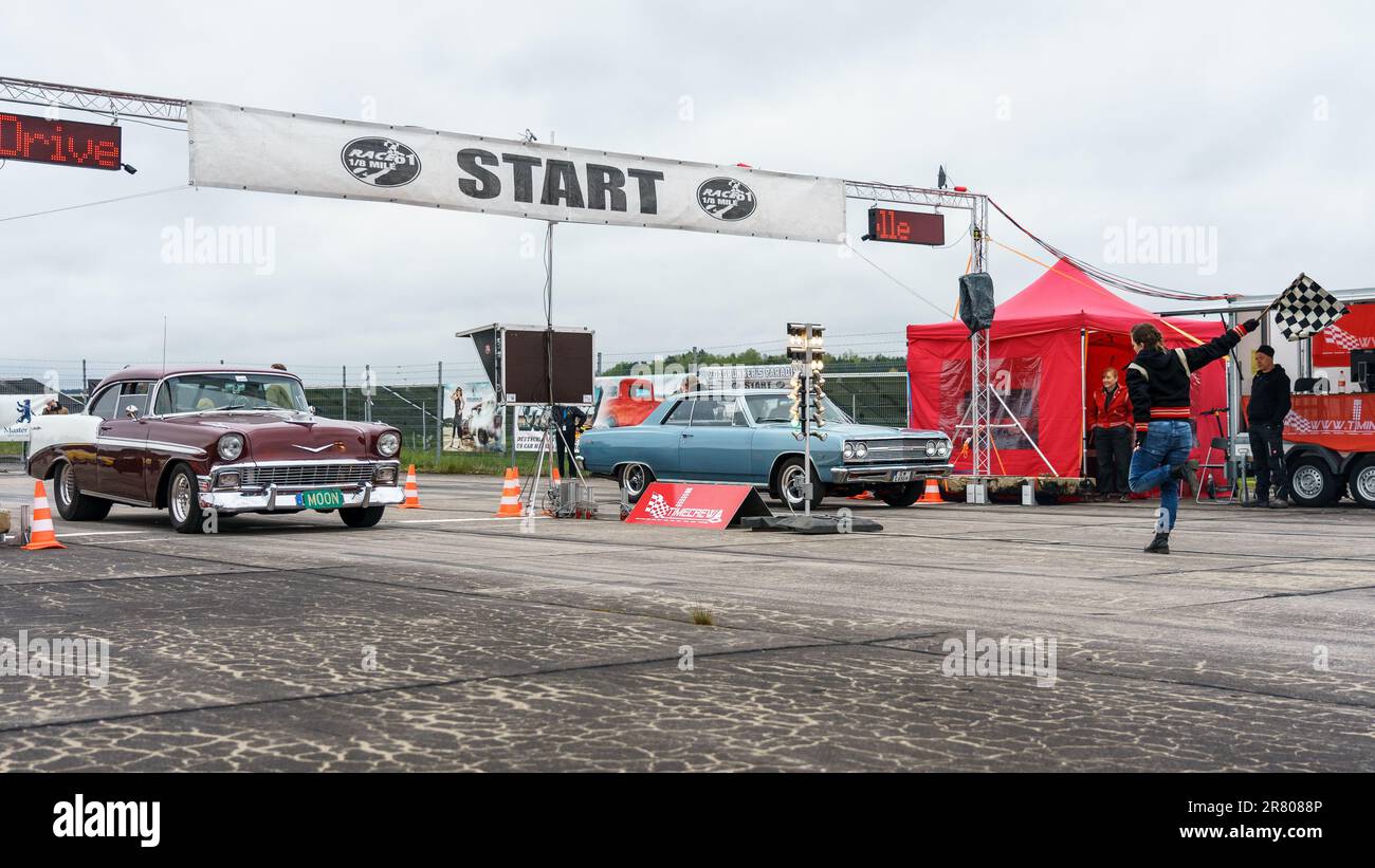 FINOWFURT, DEUTSCHLAND - 06. MAI 2023: Die Oldtimer auf der Pitlane. Rennfestival 2023. Saisoneröffnung. Stockfoto