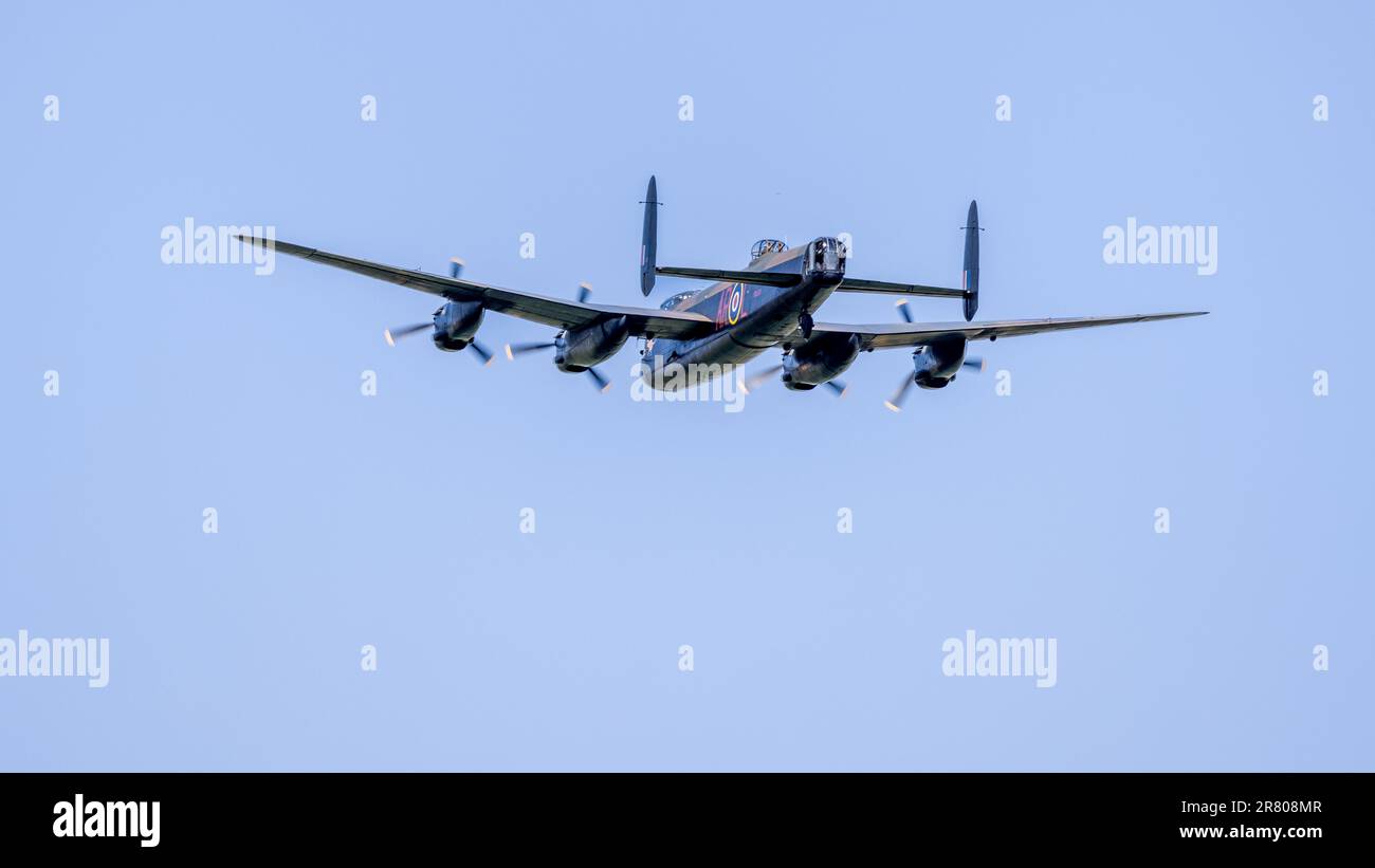 Lancaster Bomber „PA474“ des RAF Battle of Britain Memorial in der Luft