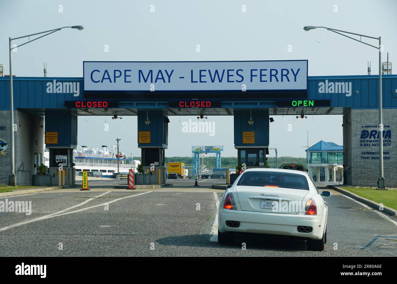 New Jersey, USA - 18. Juni 2023 - Eingang zum Cape May - Lewes Fährterminal Stockfoto