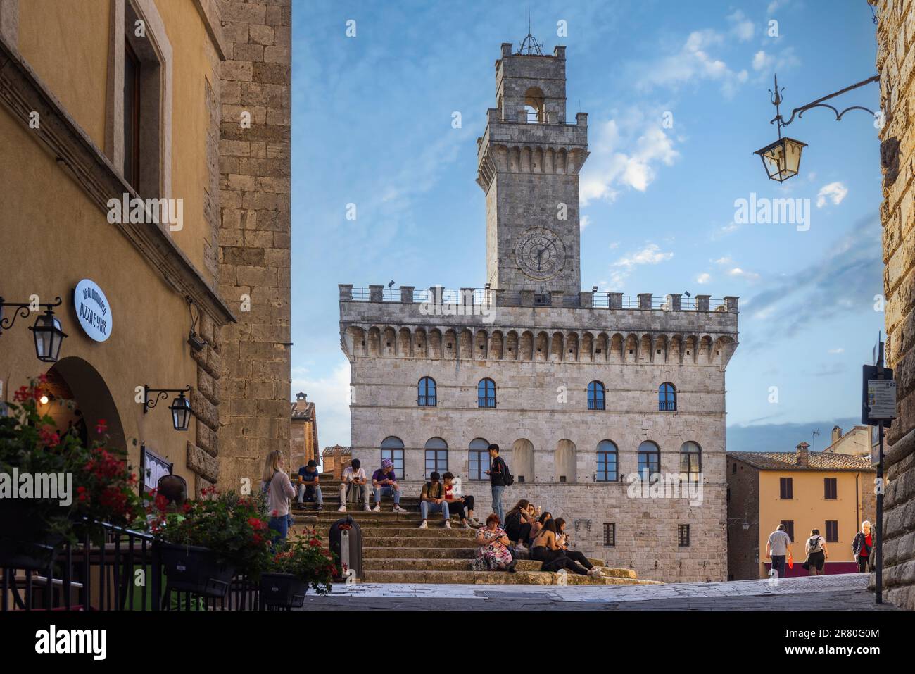 Montepulciano, Provinz Siena, Toskana, Italien. Der Palazzo Comunale aus dem 13. Jahrhundert auf der Piazza Grande. Das Gebäude dient als Town H Stockfoto