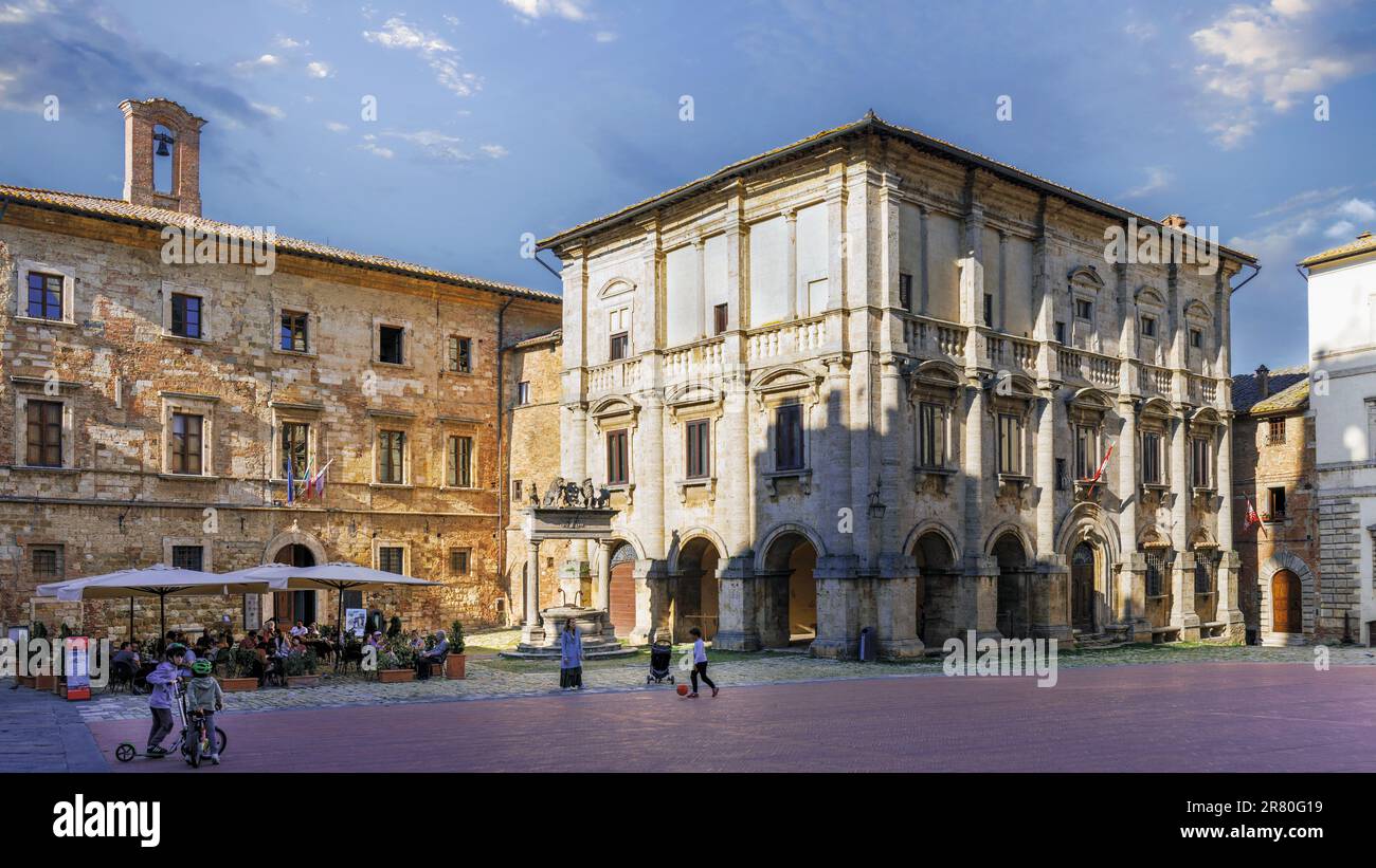 Montepulciano, Provinz Siena, Toskana, Italien. Palazzo Nobili-Tarugi aus der Renaissance auf der Piazza Grande. Stockfoto