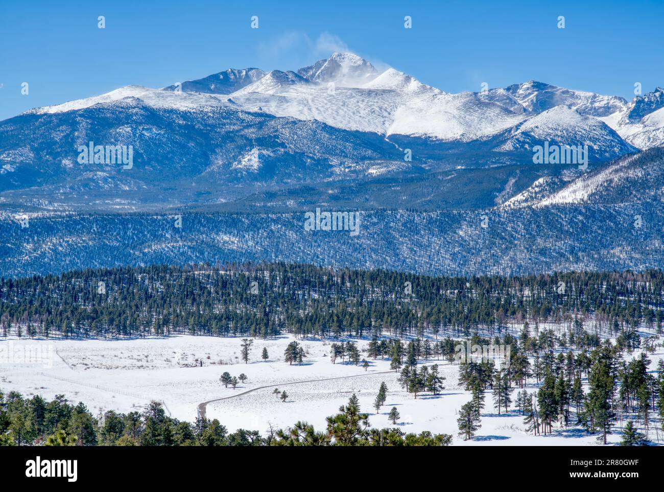 Winterschnee am Long's Peak im Rock Mountain National Park in Estes Park, Colorado Stockfoto