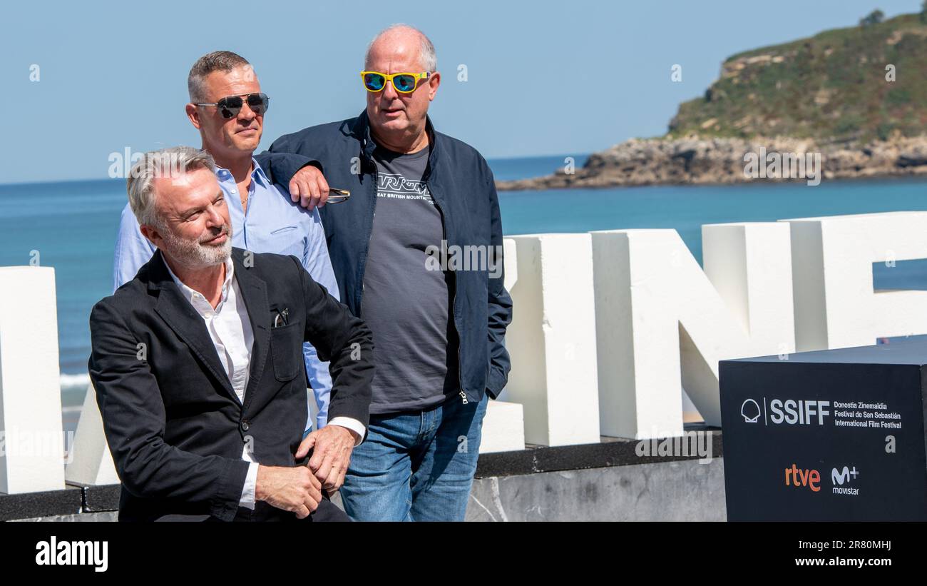 Von links nach rechts: Sam Neill (Schauspieler), David Bernardi (Produzent) und Roger Michell (Regisseur) beim San Sebastián International Film Festival in Spanien. Stockfoto