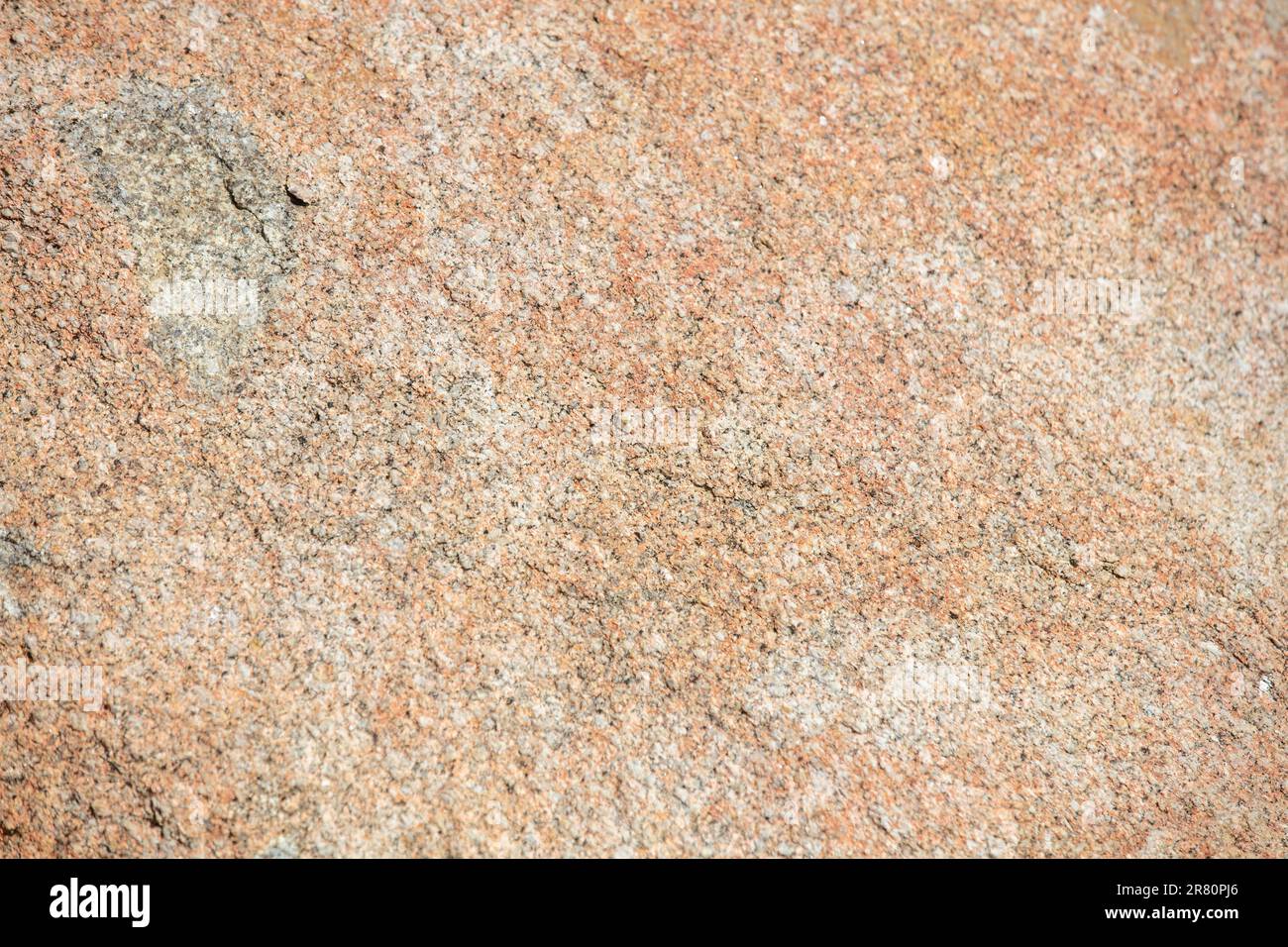 Hintergrundstruktur Schlammputzwand. Trockener, brauner, leerer Boden, Bodenstruktur, leere rissige, geschälte Oberfläche als Hintergrund. Speicherplatz kopieren. Stockfoto