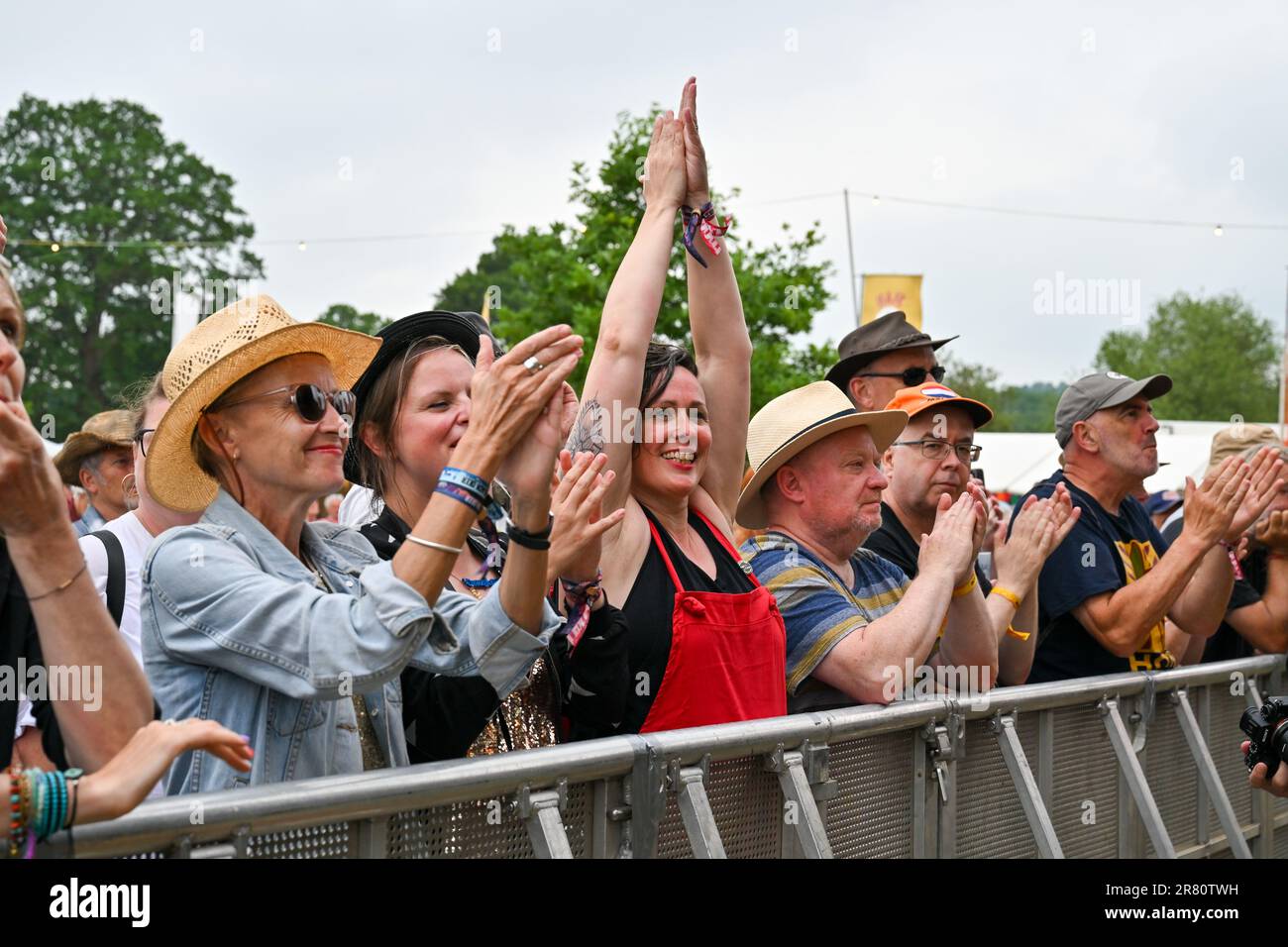 Eridge, Großbritannien. 18. Juni 2023. Eridge Park, Eridge, Kent, Großbritannien, am 18 2023. Juni. Festivalbesucher beim Black Deer Festival of Americana am 18 2023. Juni in Eridge Park, Eridge, Kent, Großbritannien. Kredit: Francis Knight/Alamy Live News Stockfoto